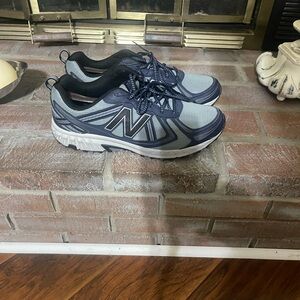 New Balance Men's Gray and Black Athletic Shoes